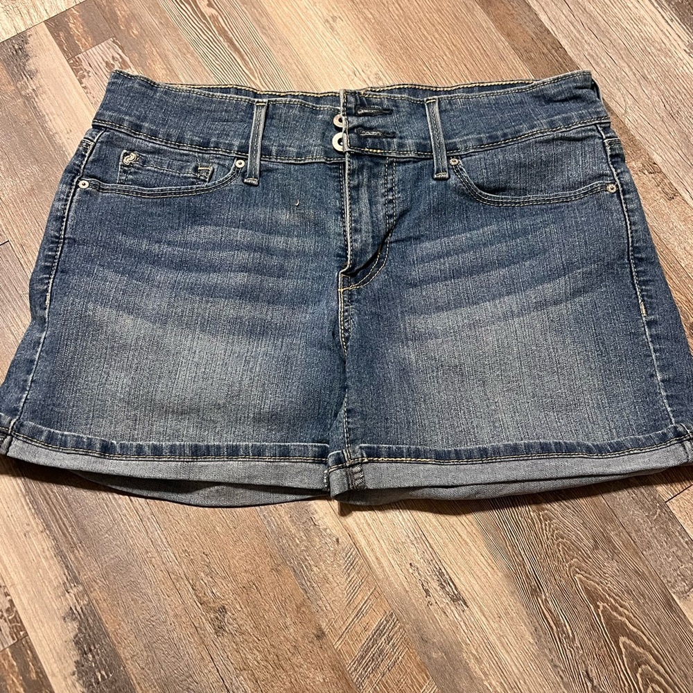 Denim Shorts Levi Levi’s size 4 Denizen